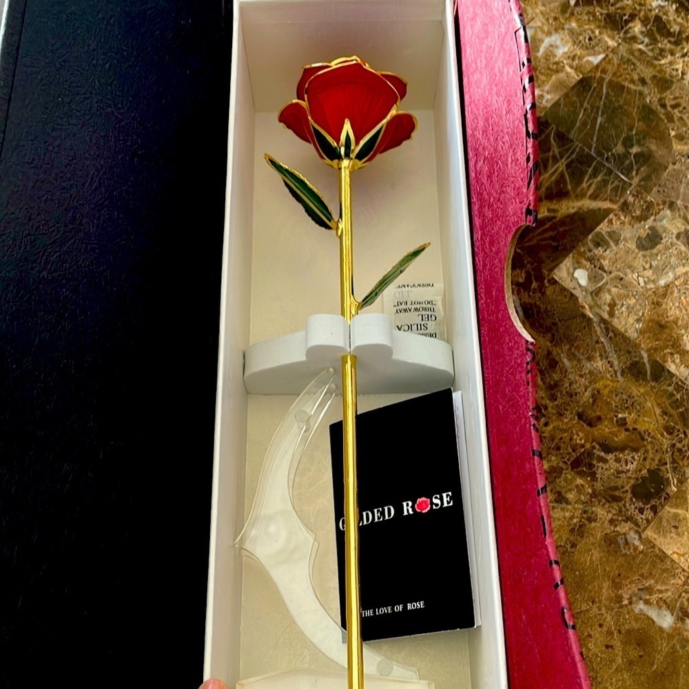 24K Gold Dipp Rose🌹